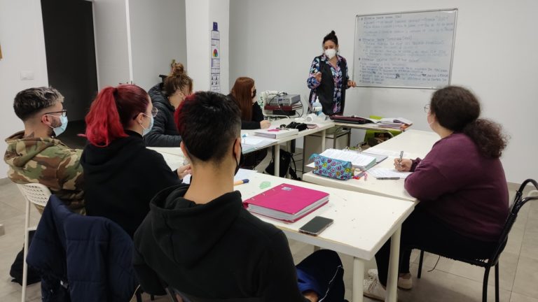 aula de formación de academia maría